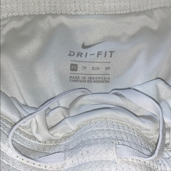 New white nike shorts - Picture 3 of 3